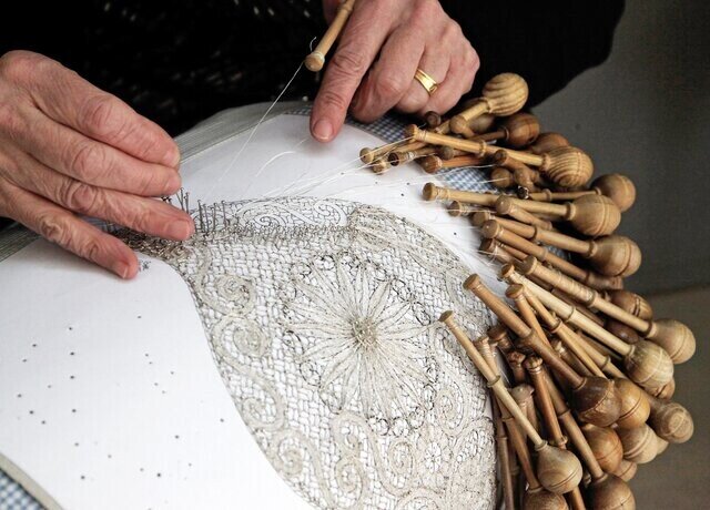 AMVC_72454_rendas_de_Bilros_com_ouro_a_1_640_460