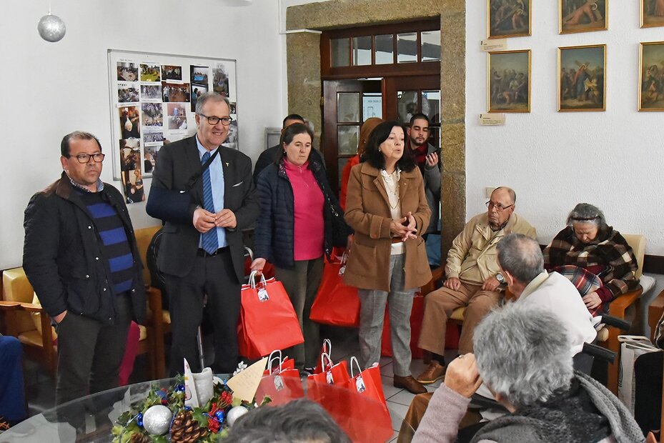 AMVC-Visita de Natal &aacute;s Institui&ccedil;&otilde;es-DSC_5841-face