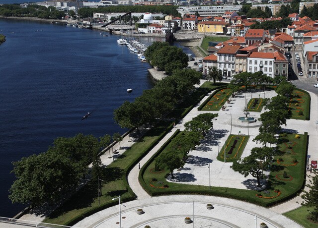 AMVC_94571_Pra_a_da_Rep_blica-jardim_1_720_2500